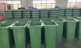  Cleaning advantages of plastic trash cans